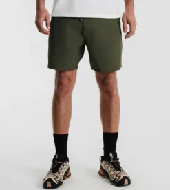 Layover Trail Shorts 17"