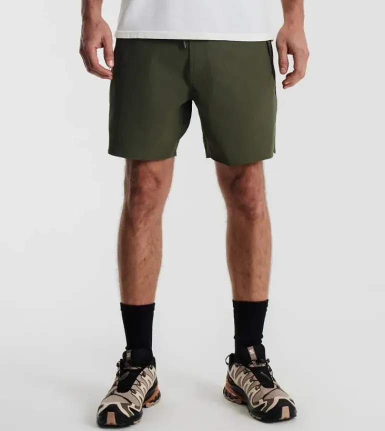 Layover Trail Shorts 17"