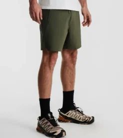 Layover Trail Shorts 17"