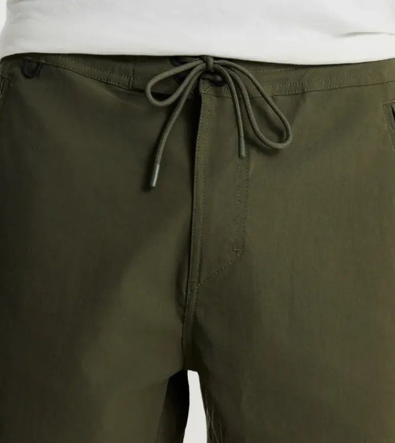 Layover Trail Shorts 17"