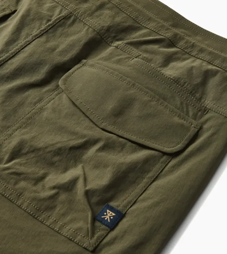 Layover Trail Shorts 17"